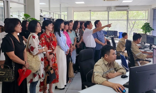 Báo Xây dựng tham quan thực tế tại Nhà máy xi măng Hạ Long